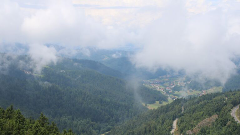 Dieses Bild zeigt eine Webcam-Aufnahme vom Achertal, aufgenommen am Donnerstag, den 24.07.2025 um 12:30 Uhr. Die Temperatur betrug 14.4°C.