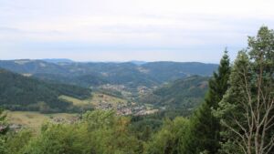 Dieses Bild zeigt eine Webcam-Aufnahme vom Achertal, aufgenommen am Montag, den 24.08.2026 um 15:30 Uhr. Die Temperatur betrug 21°C.