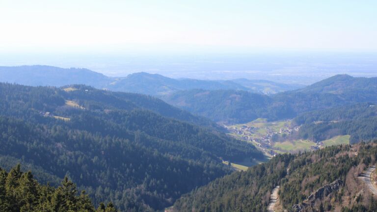 Dieses Bild zeigt eine Webcam-Aufnahme vom Achertal, aufgenommen am Montag, den 02.03.2026 um 14:40 Uhr. Die Temperatur betrug 10.7°C.