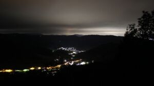 Dieses Bild zeigt eine Webcam-Aufnahme vom Achertal, aufgenommen am Samstag, den 10.10.2026 um 03:00 Uhr. Die Temperatur betrug 8.6°C.