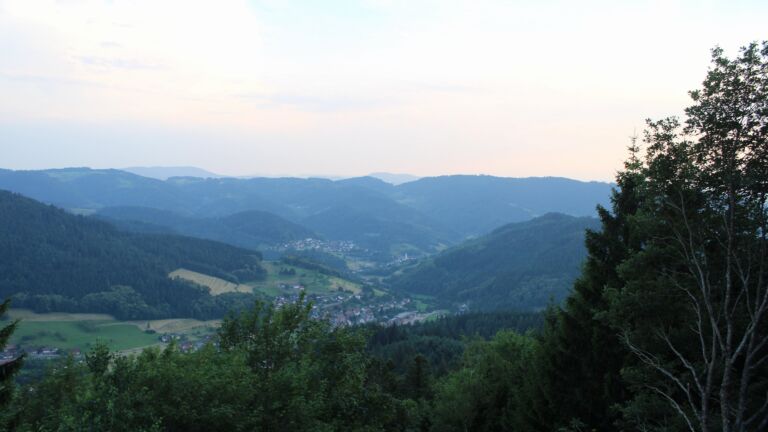Dieses Bild zeigt eine Webcam-Aufnahme vom Achertal, aufgenommen am Freitag, den 26.06.2026 um 21:00 Uhr. Die Temperatur betrug 30.1°C.
