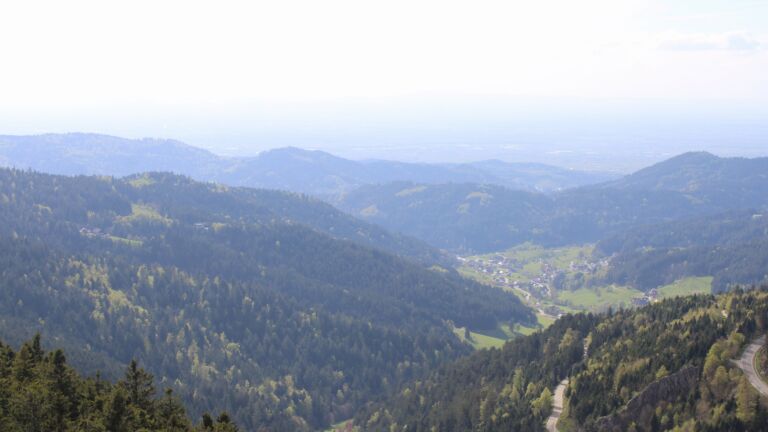 Dieses Bild zeigt eine Webcam-Aufnahme vom Achertal, aufgenommen am Montag, den 20.04.2026 um 17:00 Uhr. Die Temperatur betrug 7.1°C.