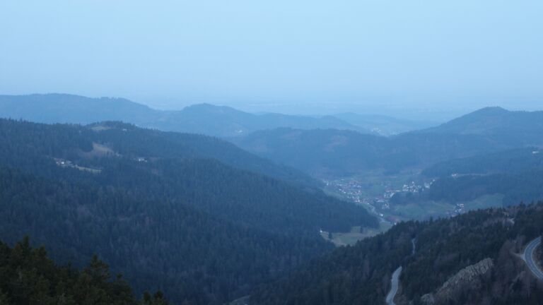 Dieses Bild zeigt eine Webcam-Aufnahme vom Achertal, aufgenommen am Sonntag, den 08.03.2026 um 06:50 Uhr. Die Temperatur betrug 9.8°C.