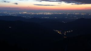 Dieses Bild zeigt eine Webcam-Aufnahme vom Achertal, aufgenommen am Dienstag, den 21.04.2026 um 21:20 Uhr. Die Temperatur betrug 2.4°C.