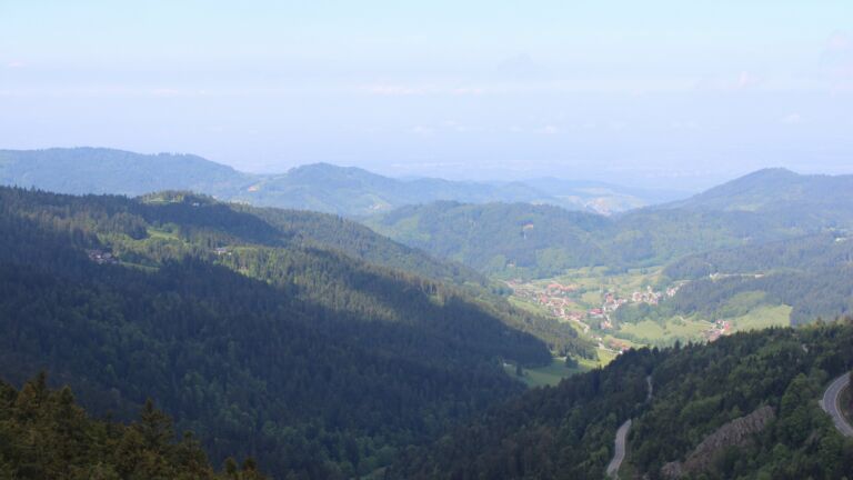 Dieses Bild zeigt eine Webcam-Aufnahme vom Achertal, aufgenommen am Freitag, den 08.05.2026 um 11:40 Uhr. Die Temperatur betrug 12.4°C.