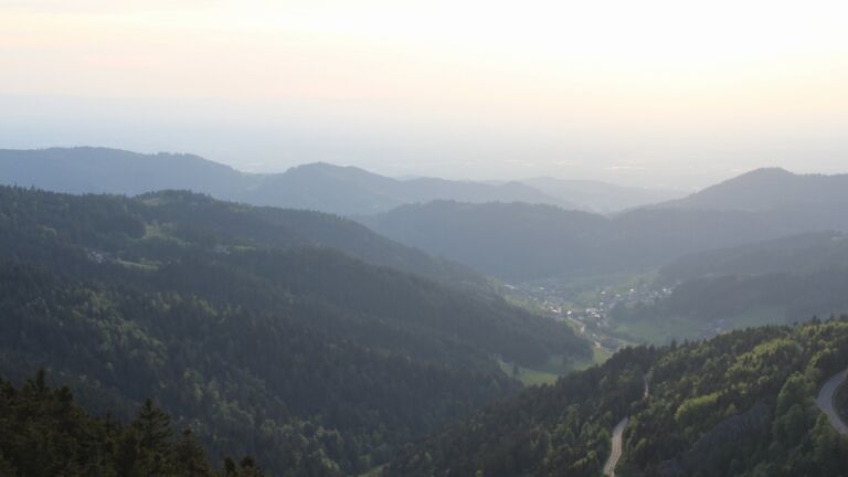 Dieses Bild zeigt eine Webcam-Aufnahme vom Achertal, aufgenommen am Samstag, den 02.05.2026 um 19:50 Uhr. Die Temperatur betrug 17.9°C.