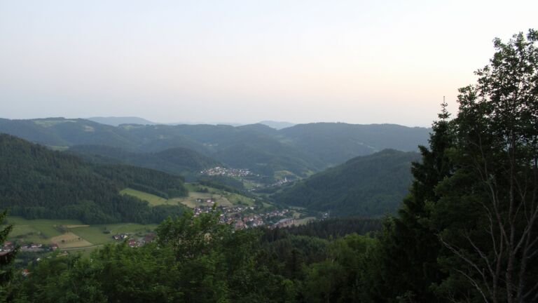 Dieses Bild zeigt eine Webcam-Aufnahme vom Achertal, aufgenommen am Montag, den 25.05.2026 um 21:30 Uhr. Die Temperatur betrug 22.6°C.