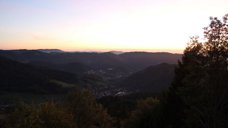 Dieses Bild zeigt eine Webcam-Aufnahme vom Achertal, aufgenommen am Mittwoch, den 14.10.2026 um 19:00 Uhr. Die Temperatur betrug 14.6°C.