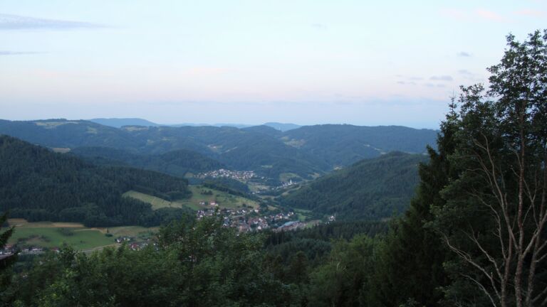 Dieses Bild zeigt eine Webcam-Aufnahme vom Achertal, aufgenommen am Montag, den 06.07.2026 um 05:40 Uhr. Die Temperatur betrug 15.2°C.