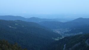 Dieses Bild zeigt eine Webcam-Aufnahme vom Achertal, aufgenommen am Montag, den 19.05.2025 um 05:10 Uhr. Die Temperatur betrug 6.8°C.