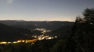 Dieses Bild zeigt eine Webcam-Aufnahme vom Achertal, aufgenommen am Dienstag, den 22.09.2026 um 22:30 Uhr. Die Temperatur betrug 12.3°C.