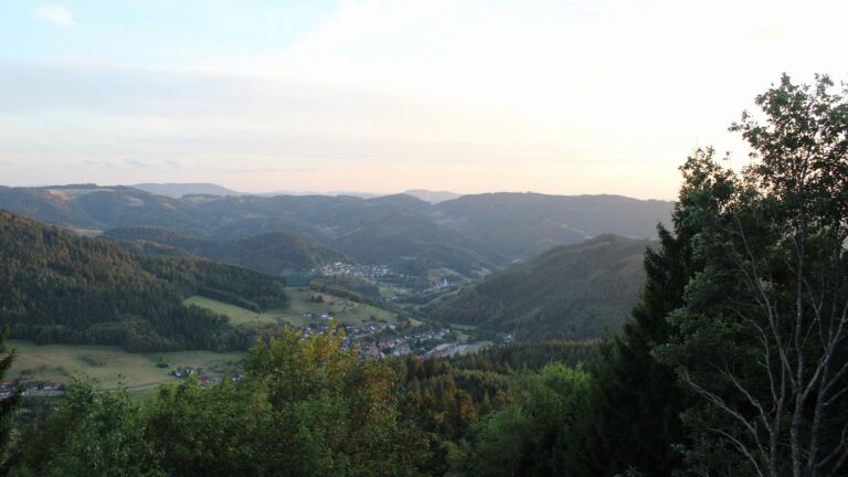 Dieses Bild zeigt eine Webcam-Aufnahme vom Achertal, aufgenommen am Sonntag, den 23.08.2026 um 20:10 Uhr. Die Temperatur betrug 17.1°C.