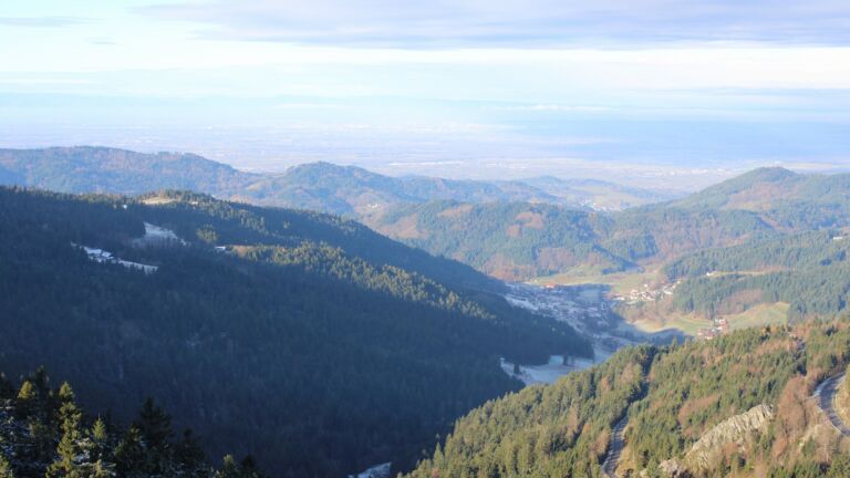 Dieses Bild zeigt eine Webcam-Aufnahme vom Achertal, aufgenommen am Mittwoch, den 19.11.2025 um 09:50 Uhr. Die Temperatur betrug -1.2°C.