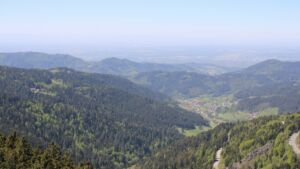 Dieses Bild zeigt eine Webcam-Aufnahme vom Achertal, aufgenommen am Donnerstag, den 30.04.2026 um 13:30 Uhr. Die Temperatur betrug 8.9°C.