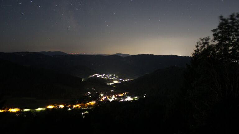 Dieses Bild zeigt eine Webcam-Aufnahme vom Achertal, aufgenommen am Donnerstag, den 09.07.2026 um 02:30 Uhr. Die Temperatur betrug 17.8°C.