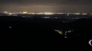Dieses Bild zeigt eine Webcam-Aufnahme vom Achertal, aufgenommen am Samstag, den 09.05.2026 um 00:30 Uhr. Die Temperatur betrug 8.6°C.
