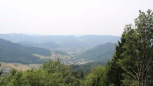 Dieses Bild zeigt eine Webcam-Aufnahme vom Achertal, aufgenommen am Freitag, den 31.07.2026 um 14:20 Uhr. Die Temperatur betrug 32.7°C.
