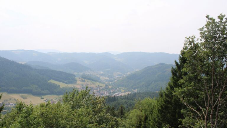 Dieses Bild zeigt eine Webcam-Aufnahme vom Achertal, aufgenommen am Freitag, den 31.07.2026 um 14:20 Uhr. Die Temperatur betrug 32.7°C.
