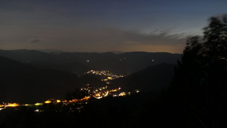 Dieses Bild zeigt eine Webcam-Aufnahme vom Achertal, aufgenommen am Montag, den 19.10.2026 um 19:40 Uhr. Die Temperatur betrug 9.9°C.