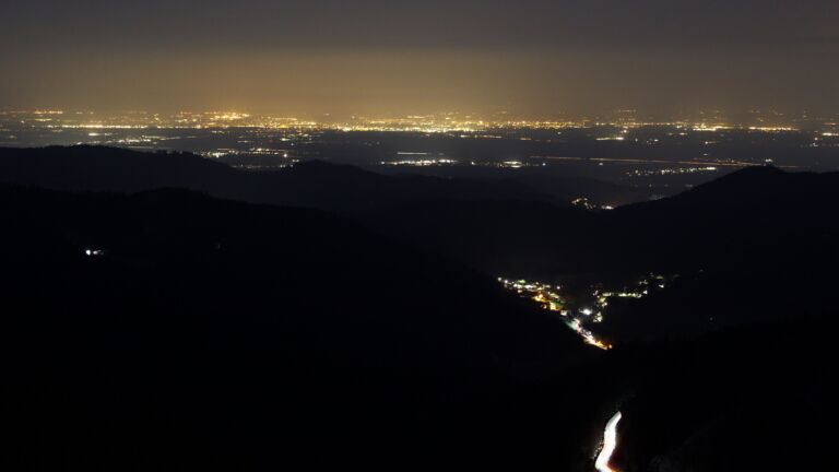 Dieses Bild zeigt eine Webcam-Aufnahme vom Achertal, aufgenommen am Dienstag, den 24.03.2026 um 05:10 Uhr. Die Temperatur betrug 5.2°C.