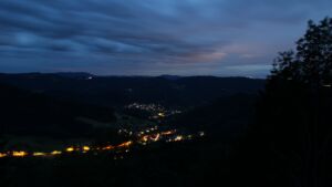 Dieses Bild zeigt eine Webcam-Aufnahme vom Achertal, aufgenommen am Donnerstag, den 11.06.2026 um 22:20 Uhr. Die Temperatur betrug 10.9°C.