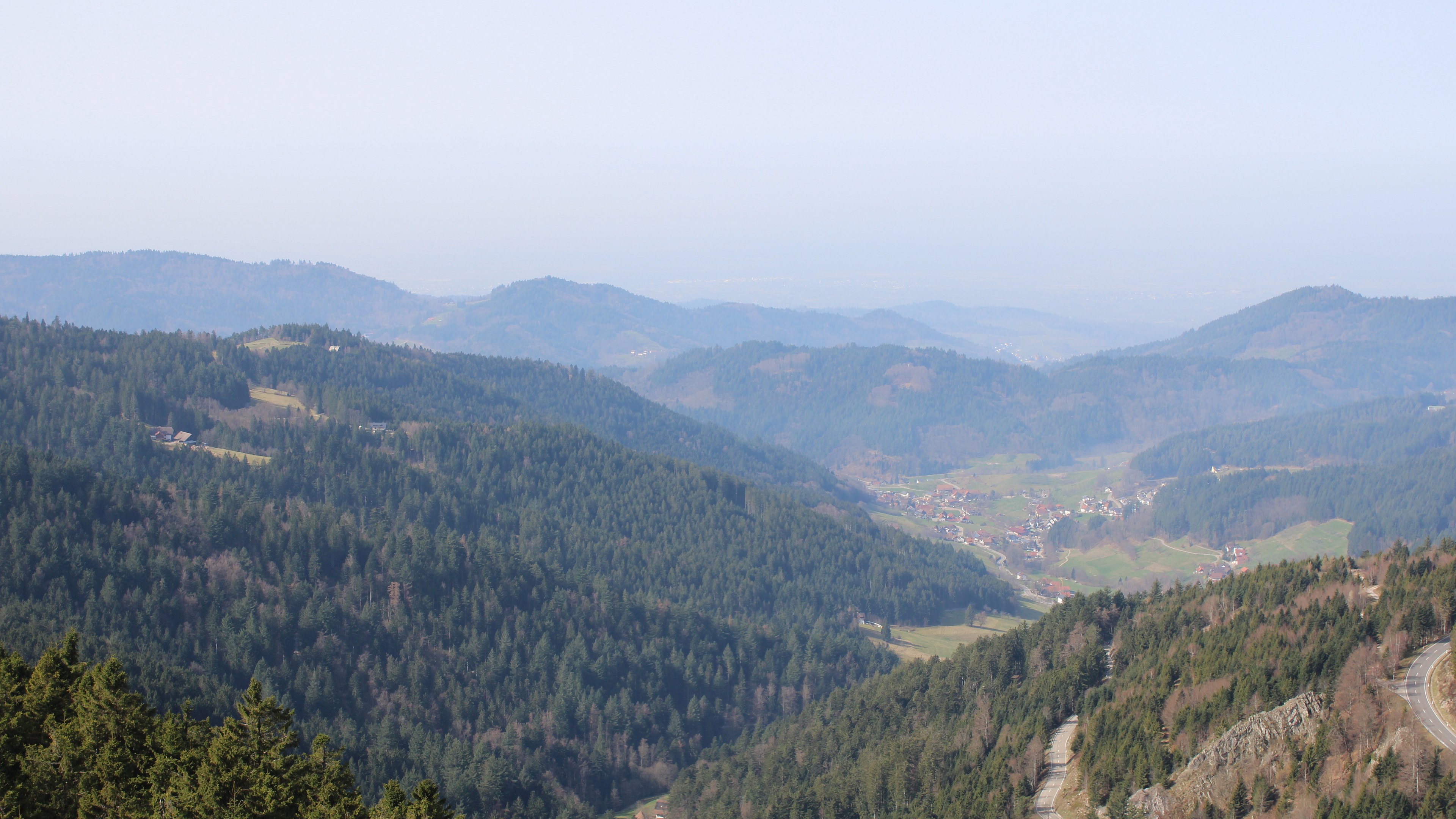 Dieses Bild zeigt eine Webcam-Aufnahme vom Achertal, aufgenommen am Samstag, den 07.03.2026 um 11:50 Uhr. Die Temperatur betrug 13.8°C.