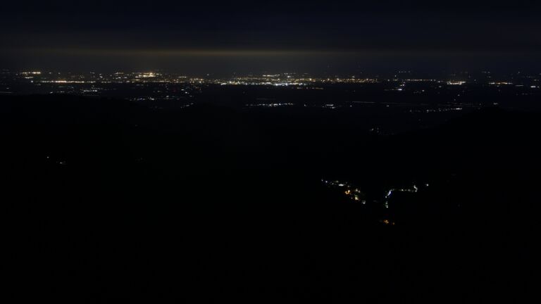 Dieses Bild zeigt eine Webcam-Aufnahme vom Achertal, aufgenommen am Mittwoch, den 28.05.2025 um 04:30 Uhr. Die Temperatur betrug 9.2°C.