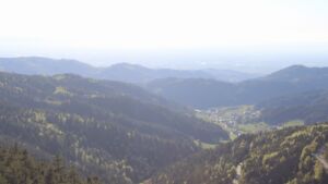 Dieses Bild zeigt eine Webcam-Aufnahme vom Achertal, aufgenommen am Donnerstag, den 23.04.2026 um 18:30 Uhr. Die Temperatur betrug 13.3°C.