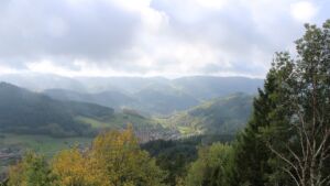 Dieses Bild zeigt eine Webcam-Aufnahme vom Achertal, aufgenommen am Mittwoch, den 28.10.2026 um 12:10 Uhr. Die Temperatur betrug 9.2°C.