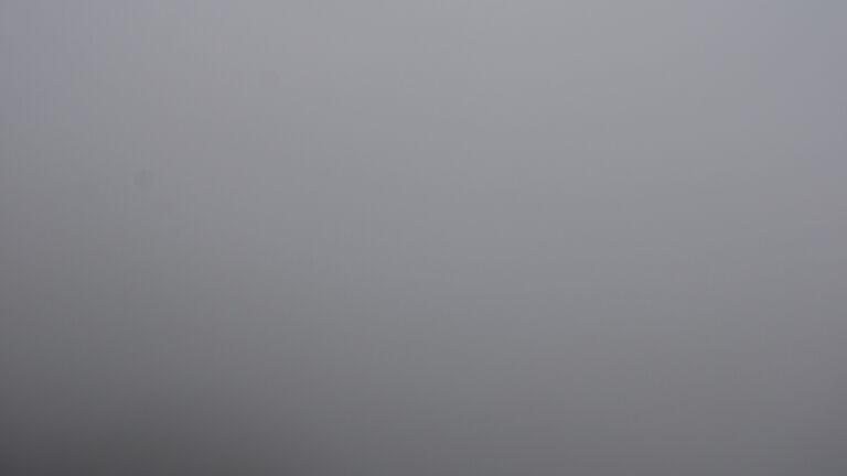 Dieses Bild zeigt eine Webcam-Aufnahme vom Achertal, aufgenommen am Montag, den 27.10.2025 um 15:40 Uhr. Die Temperatur betrug 2.4°C.