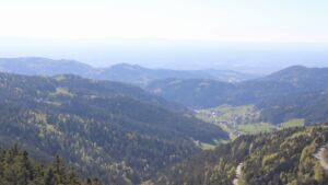 Dieses Bild zeigt eine Webcam-Aufnahme vom Achertal, aufgenommen am Donnerstag, den 23.04.2026 um 17:00 Uhr. Die Temperatur betrug 14.2°C.