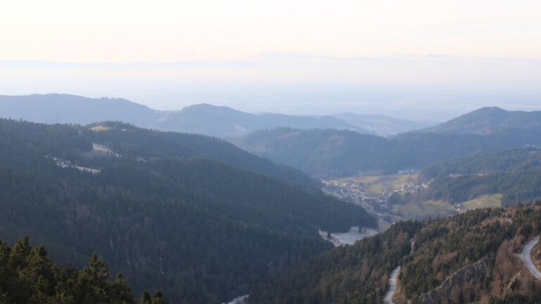 Dieses Bild zeigt eine Webcam-Aufnahme vom Achertal, aufgenommen am Donnerstag, den 01.01.2026 um 15:00 Uhr. Die Temperatur betrug -4.4°C.