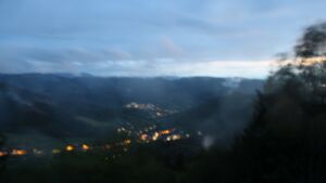 Dieses Bild zeigt eine Webcam-Aufnahme vom Achertal, aufgenommen am Mittwoch, den 13.05.2026 um 21:30 Uhr. Die Temperatur betrug 4.8°C.
