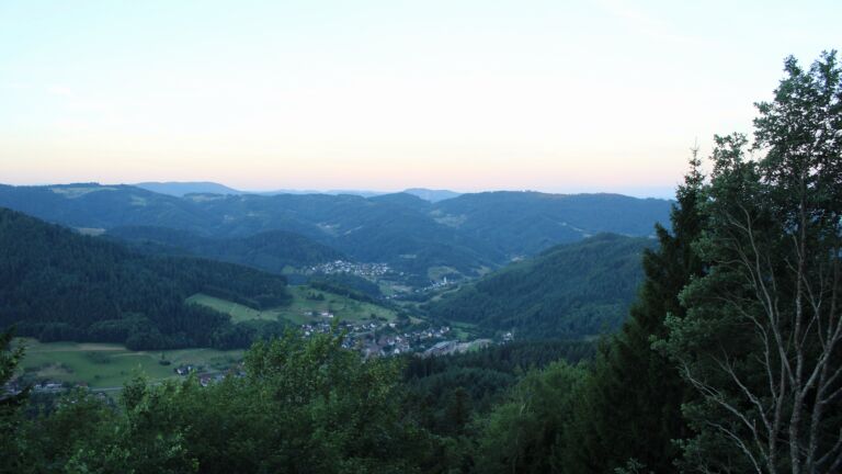 Dieses Bild zeigt eine Webcam-Aufnahme vom Achertal, aufgenommen am Montag, den 13.07.2026 um 06:00 Uhr. Die Temperatur betrug 20.9°C.