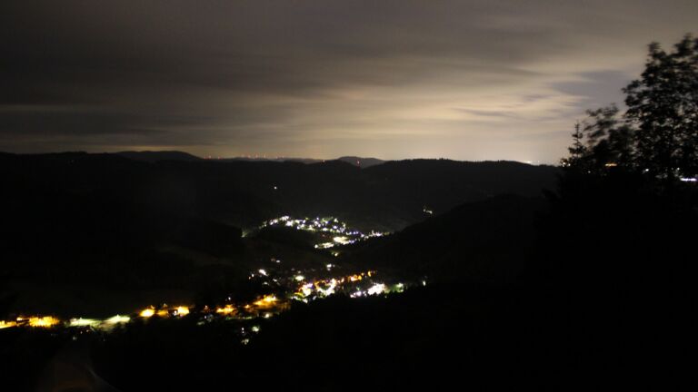 Dieses Bild zeigt eine Webcam-Aufnahme vom Achertal, aufgenommen am Samstag, den 13.06.2026 um 03:20 Uhr. Die Temperatur betrug 14°C.