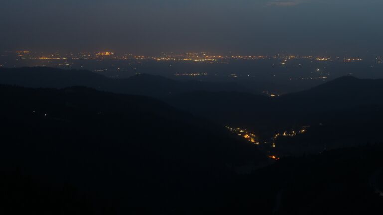 Dieses Bild zeigt eine Webcam-Aufnahme vom Achertal, aufgenommen am Mittwoch, den 02.07.2025 um 22:40 Uhr. Die Temperatur betrug 20.6°C.