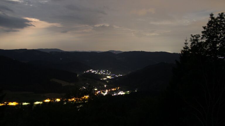 Dieses Bild zeigt eine Webcam-Aufnahme vom Achertal, aufgenommen am Montag, den 29.06.2026 um 02:00 Uhr. Die Temperatur betrug 23.4°C.