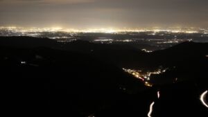 Dieses Bild zeigt eine Webcam-Aufnahme vom Achertal, aufgenommen am Freitag, den 16.01.2026 um 20:00 Uhr. Die Temperatur betrug 5.2°C.