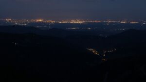 Dieses Bild zeigt eine Webcam-Aufnahme vom Achertal, aufgenommen am Samstag, den 18.04.2026 um 05:40 Uhr. Die Temperatur betrug 12.1°C.