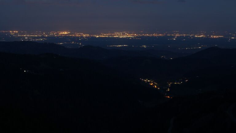 Dieses Bild zeigt eine Webcam-Aufnahme vom Achertal, aufgenommen am Samstag, den 18.04.2026 um 05:40 Uhr. Die Temperatur betrug 12.1°C.