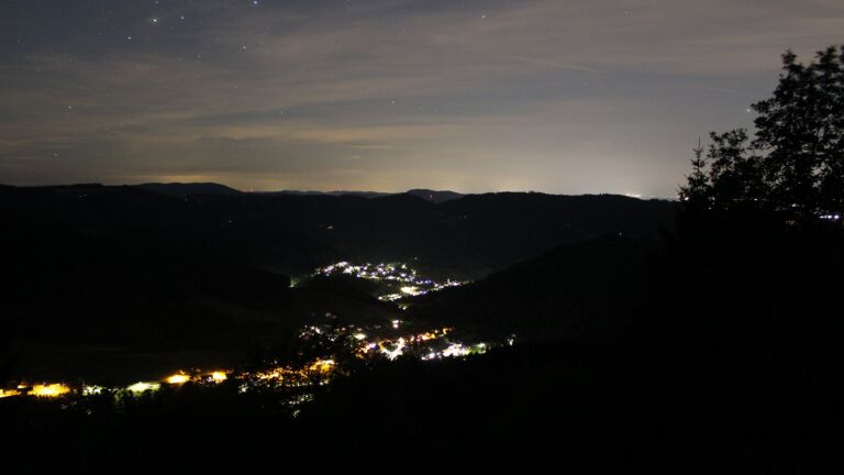 Dieses Bild zeigt eine Webcam-Aufnahme vom Achertal, aufgenommen am Montag, den 06.07.2026 um 00:30 Uhr. Die Temperatur betrug 16.3°C.
