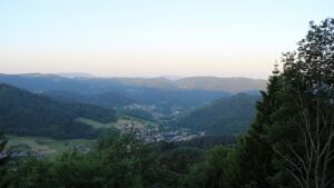Dieses Bild zeigt eine Webcam-Aufnahme vom Achertal, aufgenommen am Mittwoch, den 27.05.2026 um 06:10 Uhr. Die Temperatur betrug 21.4°C.