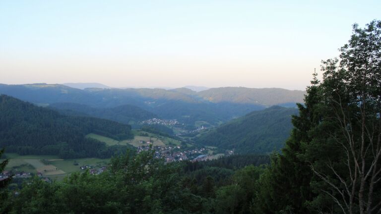 Dieses Bild zeigt eine Webcam-Aufnahme vom Achertal, aufgenommen am Mittwoch, den 27.05.2026 um 06:10 Uhr. Die Temperatur betrug 21.4°C.