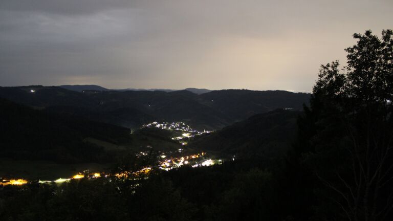 Dieses Bild zeigt eine Webcam-Aufnahme vom Achertal, aufgenommen am Donnerstag, den 01.10.2026 um 05:30 Uhr. Die Temperatur betrug 18.6°C.