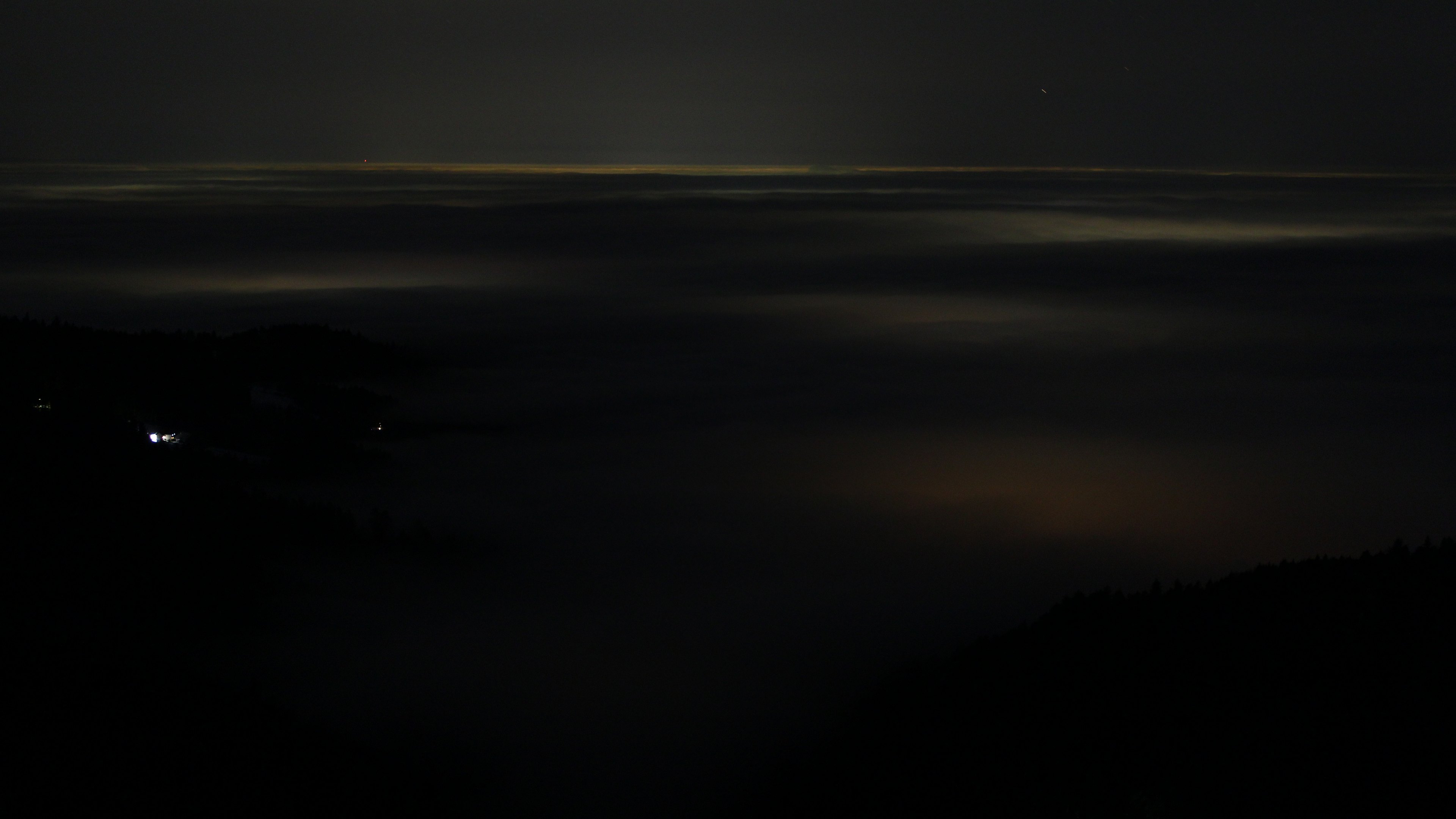 Dieses Bild zeigt eine Webcam-Aufnahme vom Achertal, aufgenommen am Sonntag, den 18.01.2026 um 19:00 Uhr. Die Temperatur betrug 6.1°C.