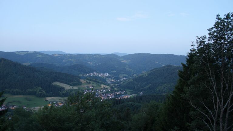 Dieses Bild zeigt eine Webcam-Aufnahme vom Achertal, aufgenommen am Freitag, den 19.06.2026 um 04:50 Uhr. Die Temperatur betrug 25°C.