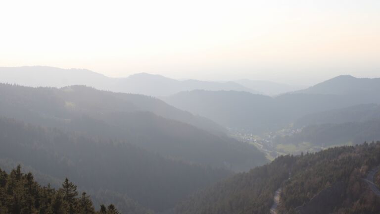 Dieses Bild zeigt eine Webcam-Aufnahme vom Achertal, aufgenommen am Freitag, den 20.03.2026 um 17:40 Uhr. Die Temperatur betrug 8.6°C.