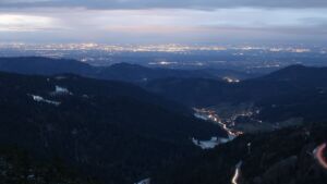 Dieses Bild zeigt eine Webcam-Aufnahme vom Achertal, aufgenommen am Mittwoch, den 19.11.2025 um 17:20 Uhr. Die Temperatur betrug -1.9°C.