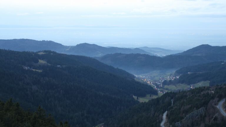 Dieses Bild zeigt eine Webcam-Aufnahme vom Achertal, aufgenommen am Samstag, den 20.12.2025 um 17:00 Uhr. Die Temperatur betrug 9.1°C.