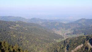 Dieses Bild zeigt eine Webcam-Aufnahme vom Achertal, aufgenommen am Mittwoch, den 22.04.2026 um 08:20 Uhr. Die Temperatur betrug 2.2°C.